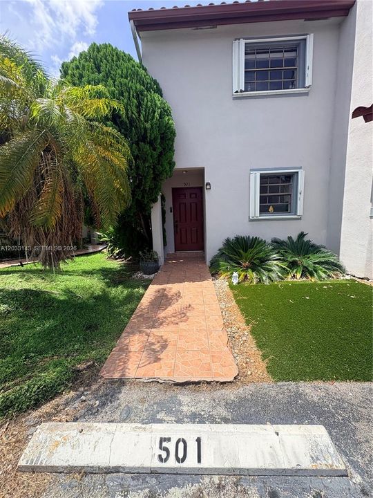 For Rent: $2,900 (2 beds, 2 baths, 1190 Square Feet)