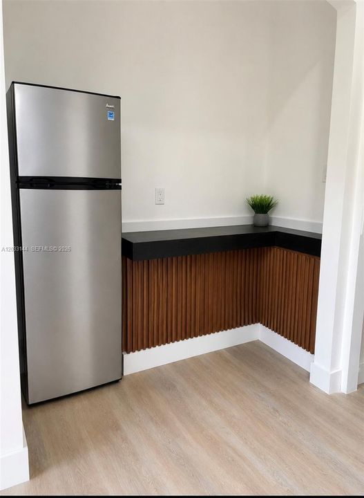 For Rent: $1,400 (1 beds, 1 baths, 2512 Square Feet)