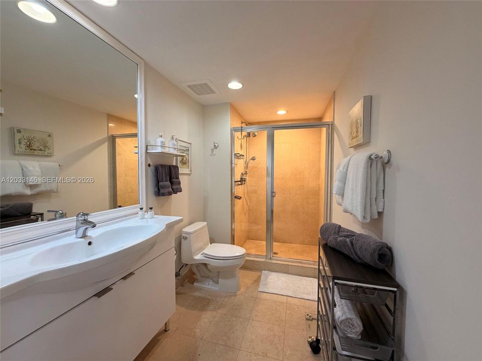 В аренду: $3,600 (1 спален, 1 ванн, 844 Квадратных фут)