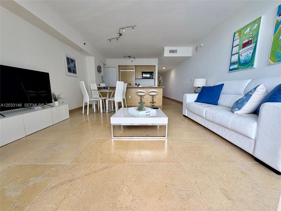 В аренду: $3,600 (1 спален, 1 ванн, 844 Квадратных фут)