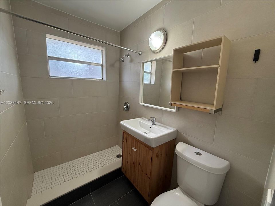 В аренду: $1,650 (1 спален, 1 ванн, 700 Квадратных фут)