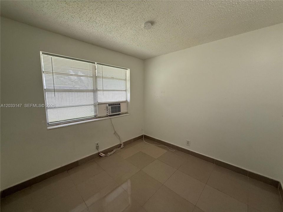 В аренду: $1,650 (1 спален, 1 ванн, 700 Квадратных фут)