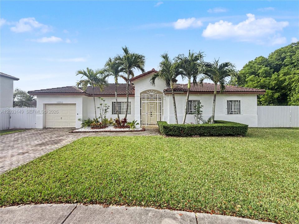 For Rent: $3,500 (3 beds, 2 baths, 1641 Square Feet)