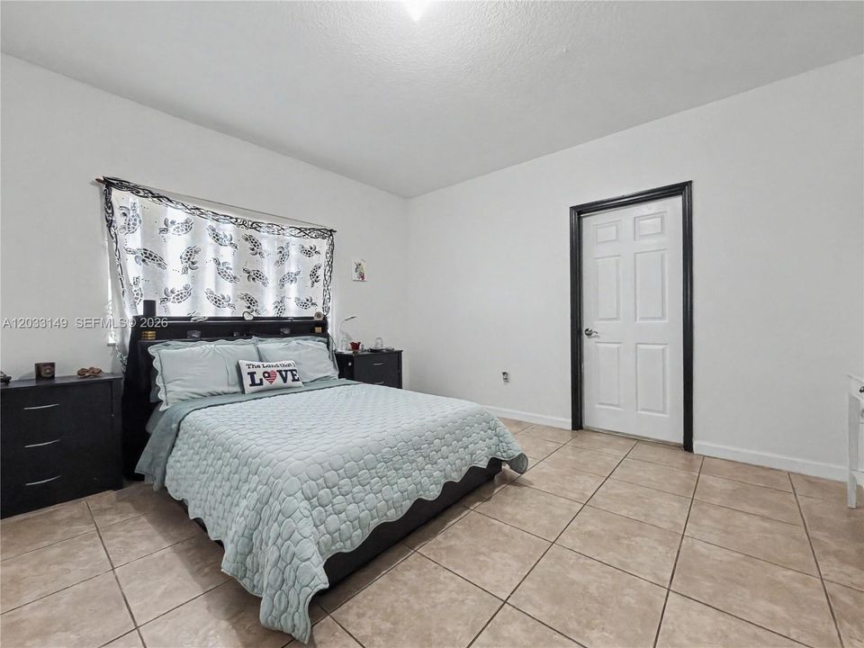 For Rent: $3,500 (3 beds, 2 baths, 1641 Square Feet)