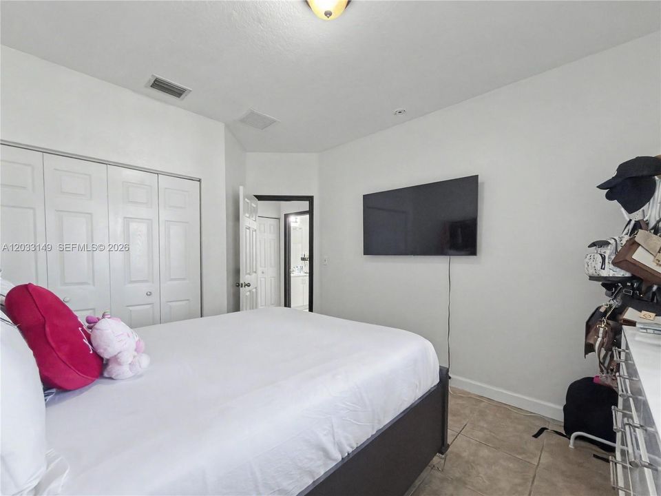 For Rent: $3,500 (3 beds, 2 baths, 1641 Square Feet)