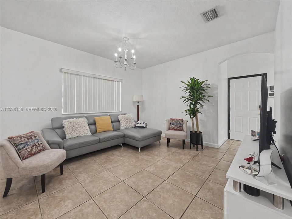 For Rent: $3,500 (3 beds, 2 baths, 1641 Square Feet)