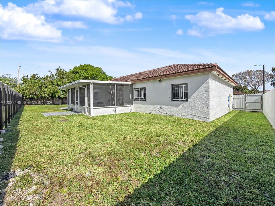For Rent: $3,500 (3 beds, 2 baths, 1641 Square Feet)
