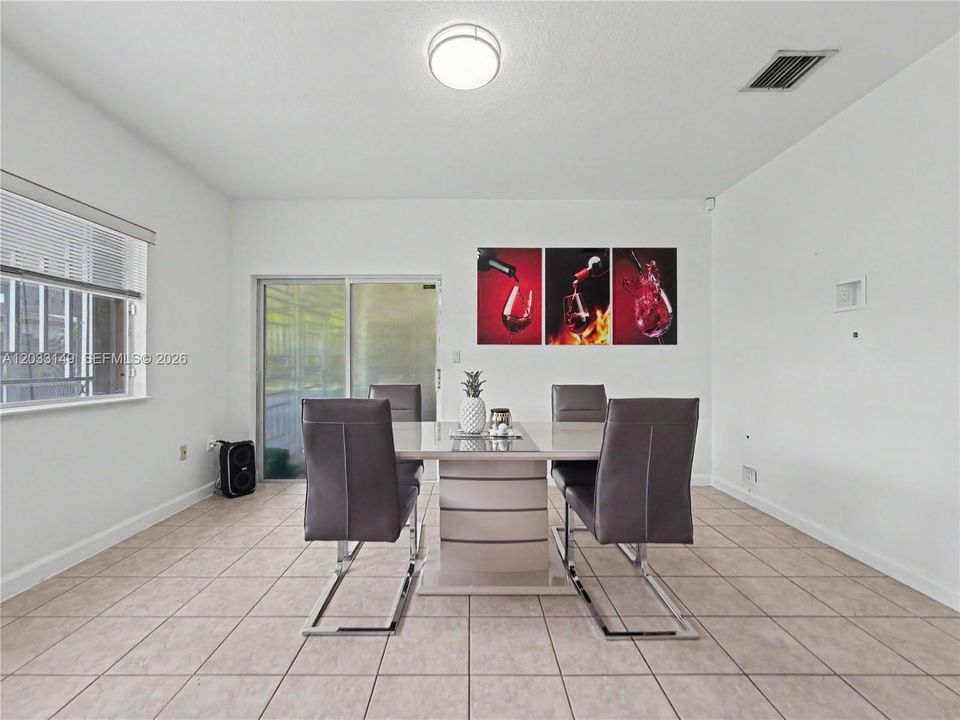 For Rent: $3,500 (3 beds, 2 baths, 1641 Square Feet)