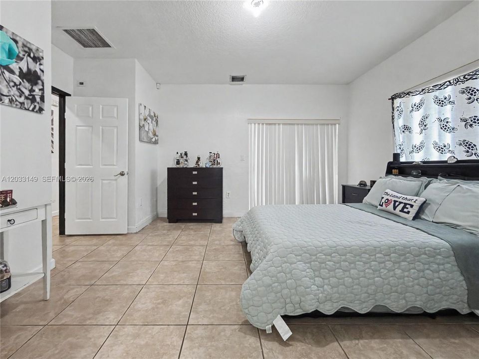 For Rent: $3,500 (3 beds, 2 baths, 1641 Square Feet)
