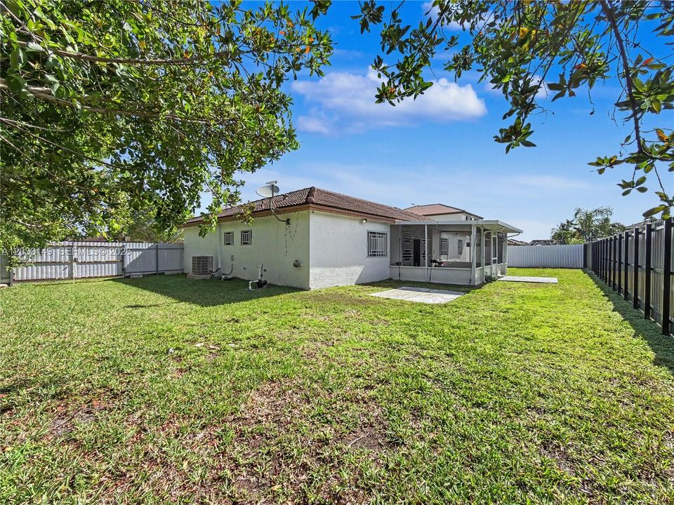 For Rent: $3,500 (3 beds, 2 baths, 1641 Square Feet)