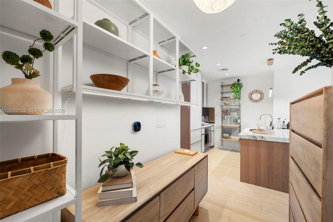 For Sale: $1,350,000 (1 beds, 1 baths, 681 Square Feet)
