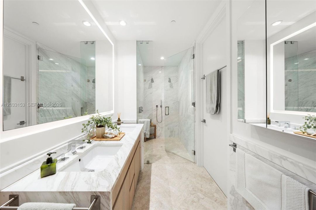 For Sale: $1,350,000 (1 beds, 1 baths, 681 Square Feet)