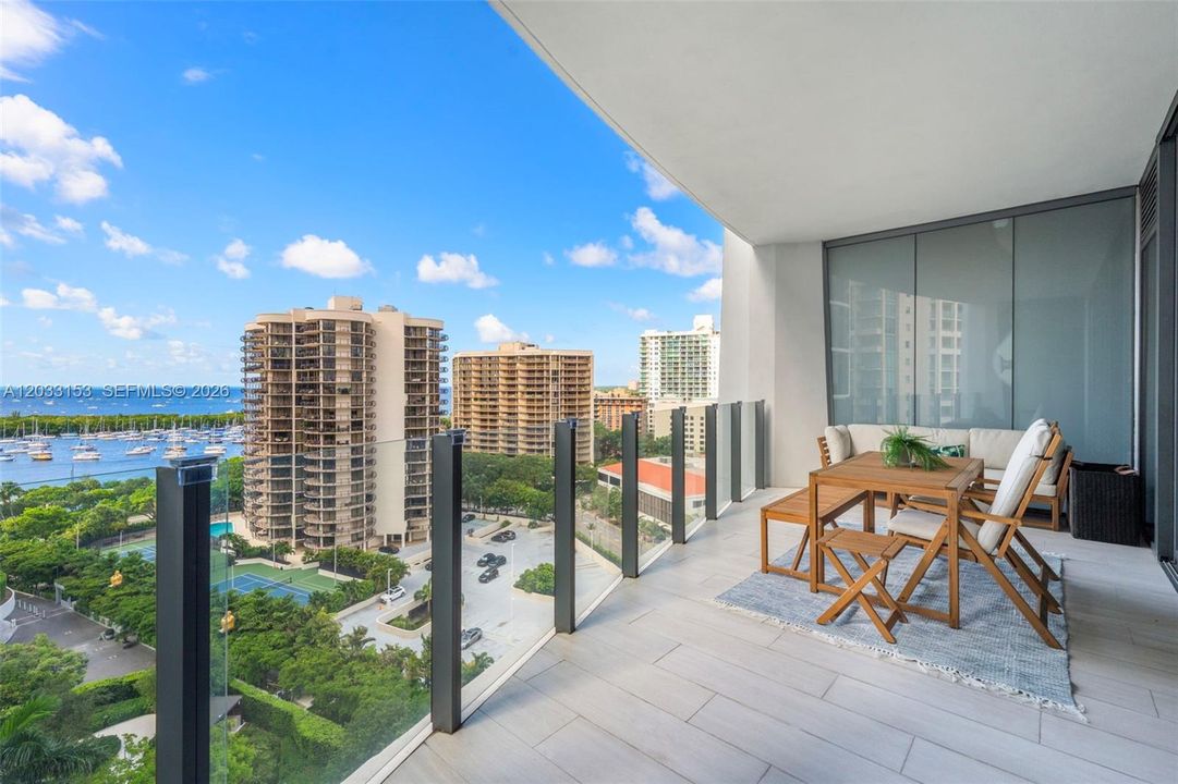 For Sale: $1,350,000 (1 beds, 1 baths, 681 Square Feet)