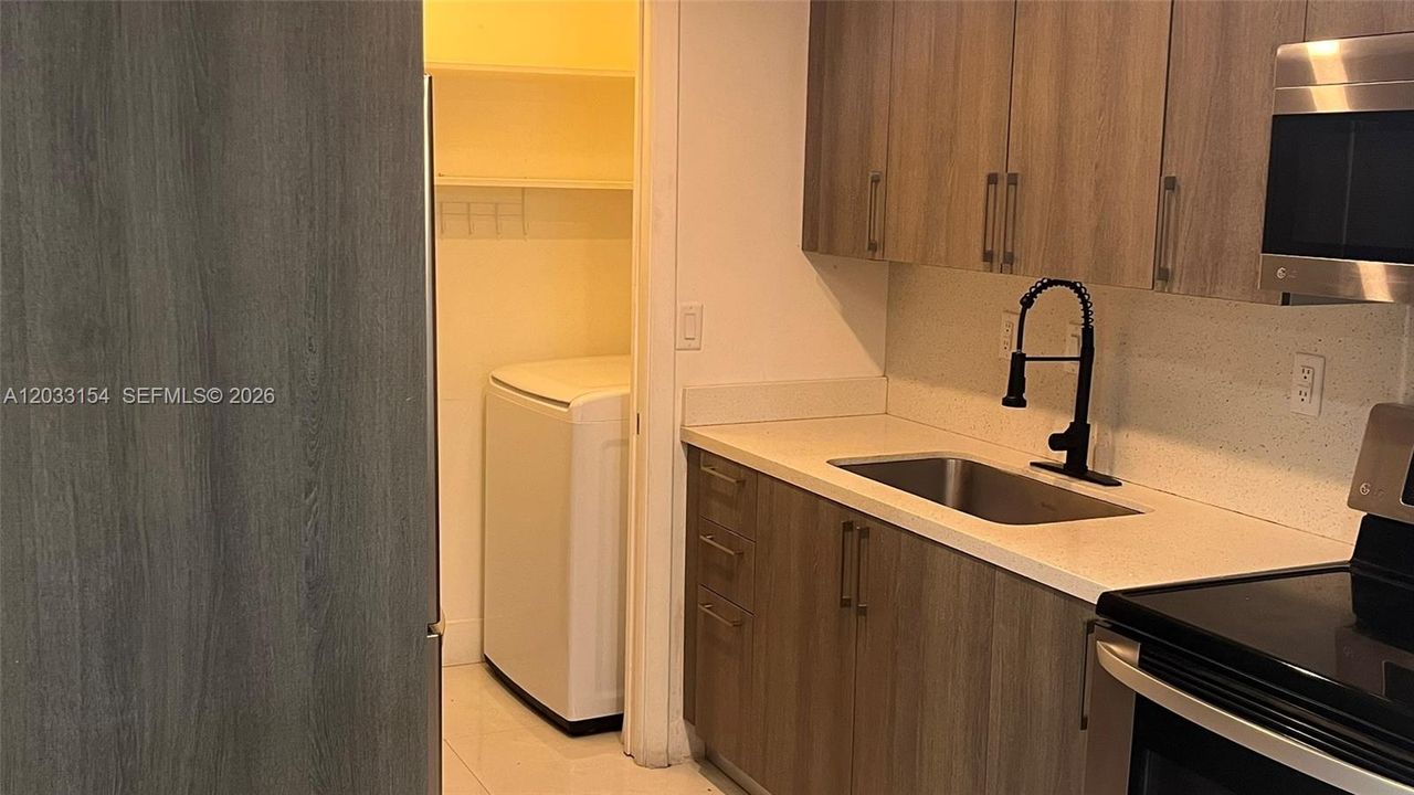 For Sale: $317,000 (2 beds, 2 baths, 1018 Square Feet)