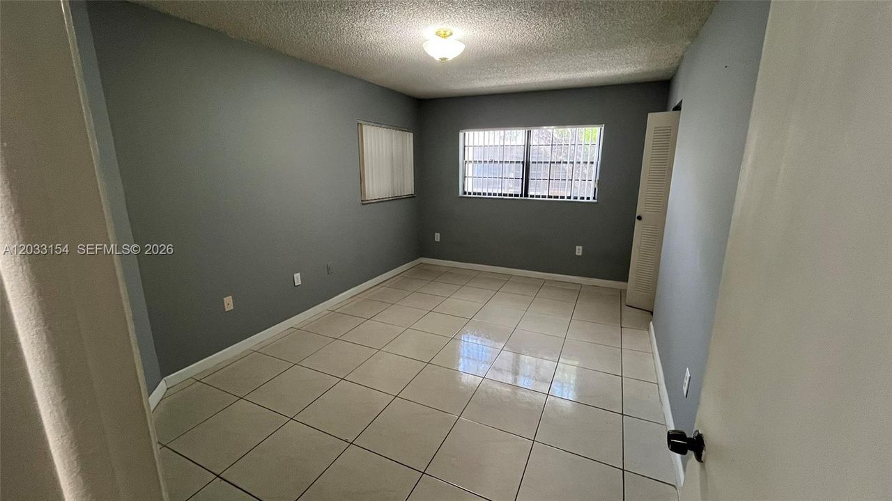 For Sale: $317,000 (2 beds, 2 baths, 1018 Square Feet)
