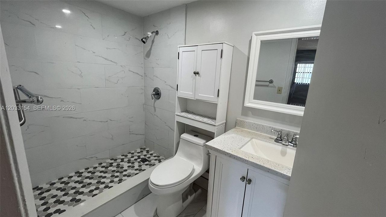 For Sale: $317,000 (2 beds, 2 baths, 1018 Square Feet)