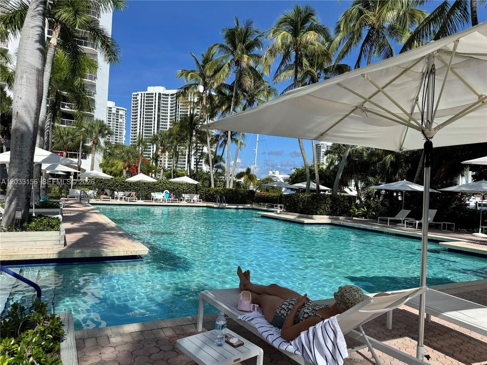 For Rent: $3,000 (2 beds, 2 baths, 1154 Square Feet)