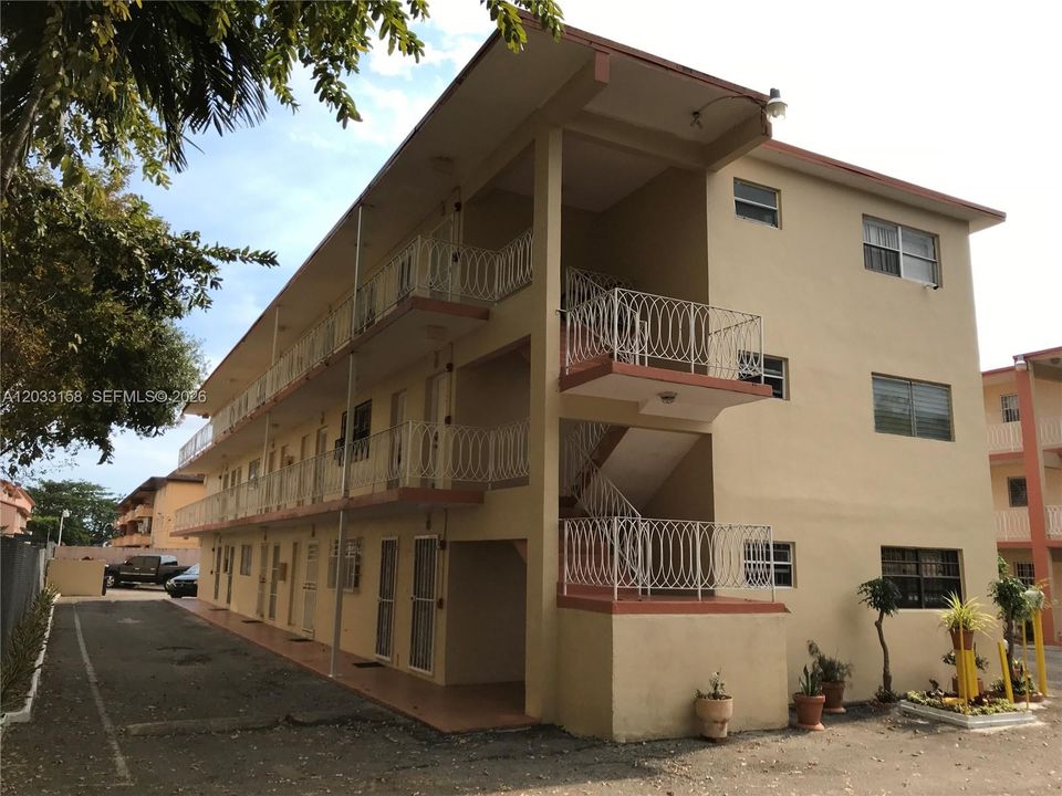 For Rent: $1,650 (1 beds, 1 baths, 493 Square Feet)