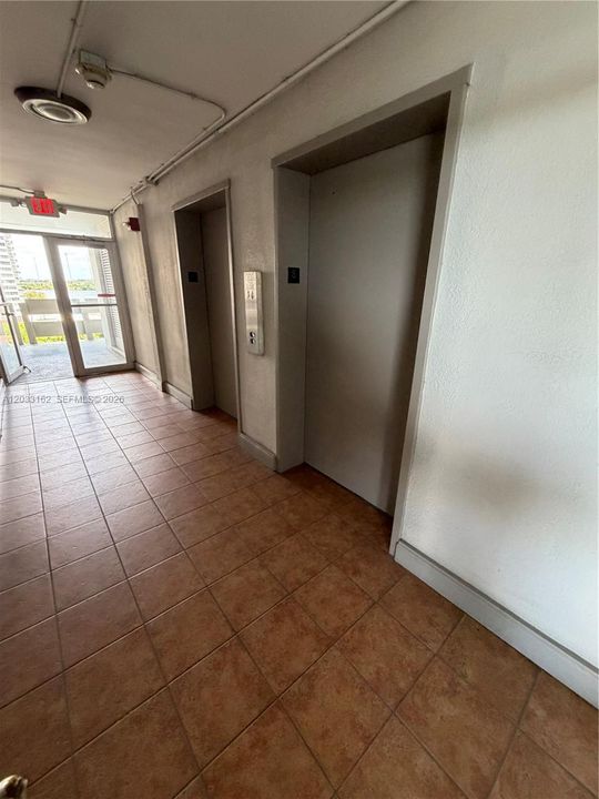 elevator 8th floor