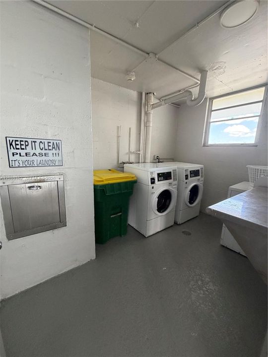 For Sale: $169,000 (1 beds, 1 baths, 921 Square Feet)