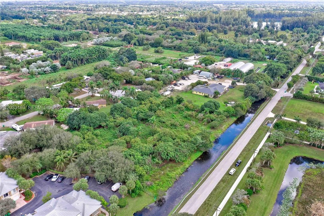 На продажу: $1,500,000 (2.24 acres)