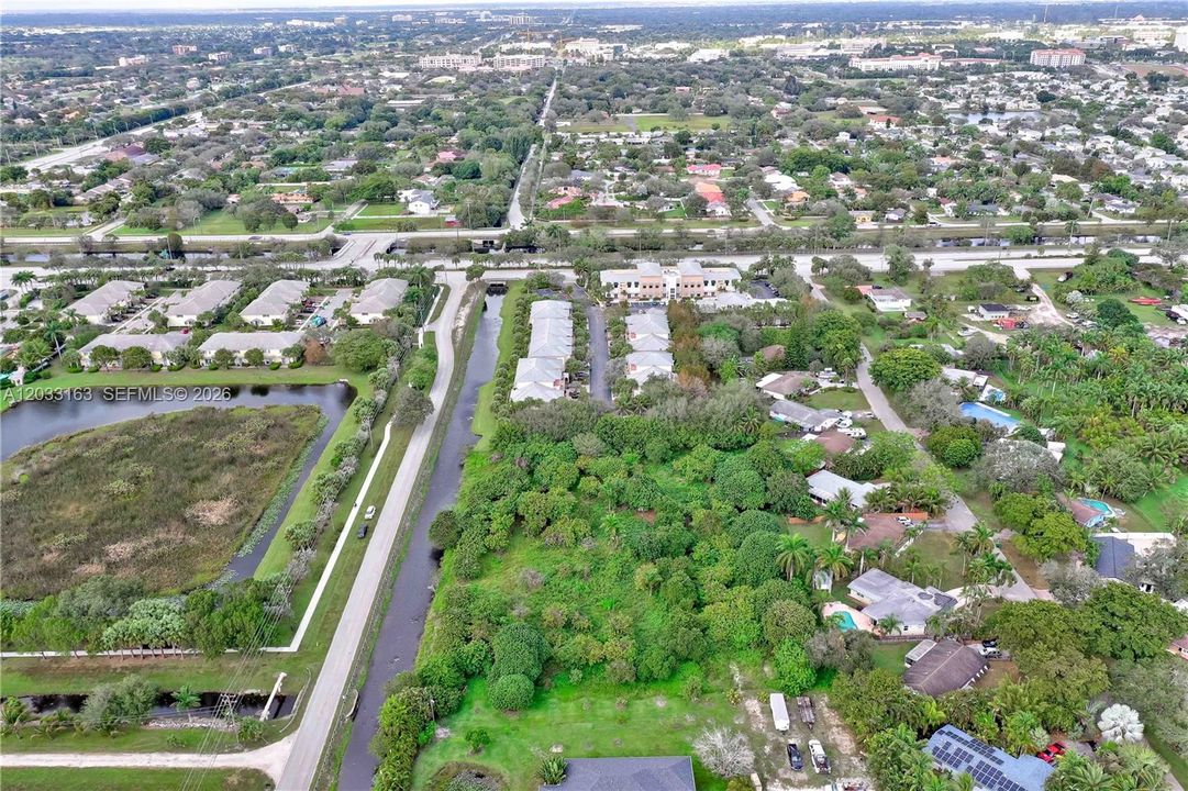 На продажу: $1,500,000 (2.24 acres)
