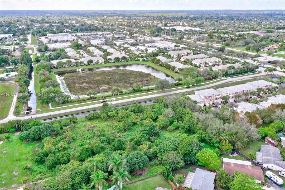 На продажу: $1,500,000 (2.24 acres)