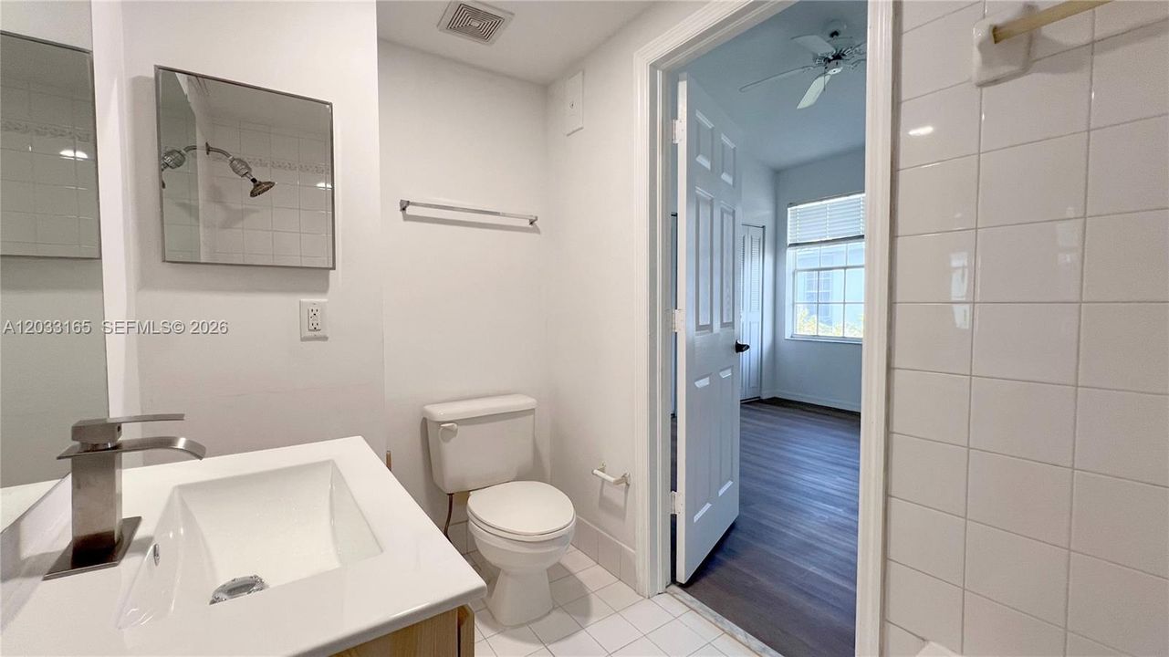 For Sale: $325,000 (3 beds, 3 baths, 1409 Square Feet)