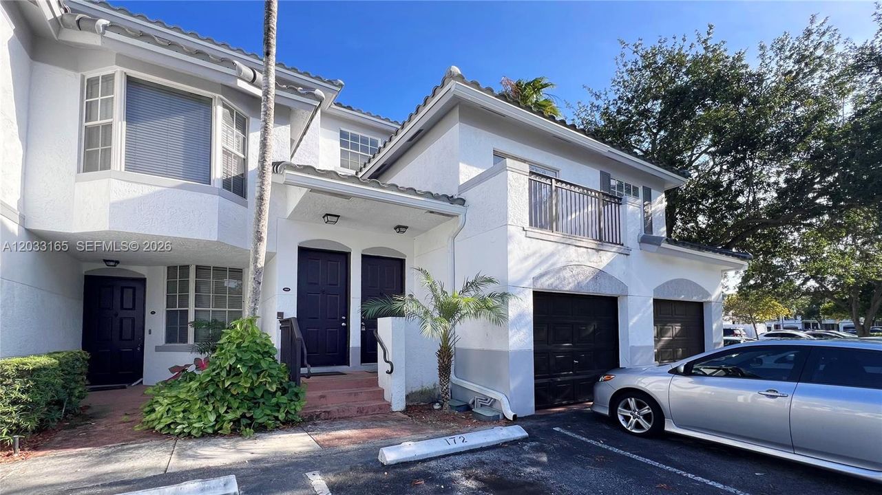 For Sale: $325,000 (3 beds, 3 baths, 1409 Square Feet)