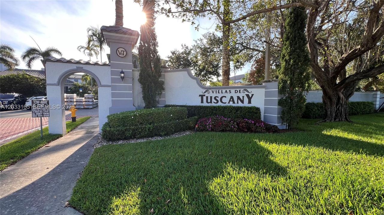 For Sale: $325,000 (3 beds, 3 baths, 1409 Square Feet)