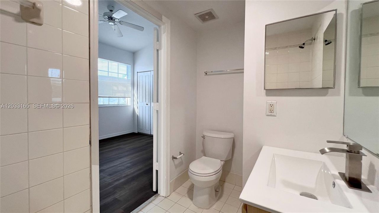 For Sale: $325,000 (3 beds, 3 baths, 1409 Square Feet)