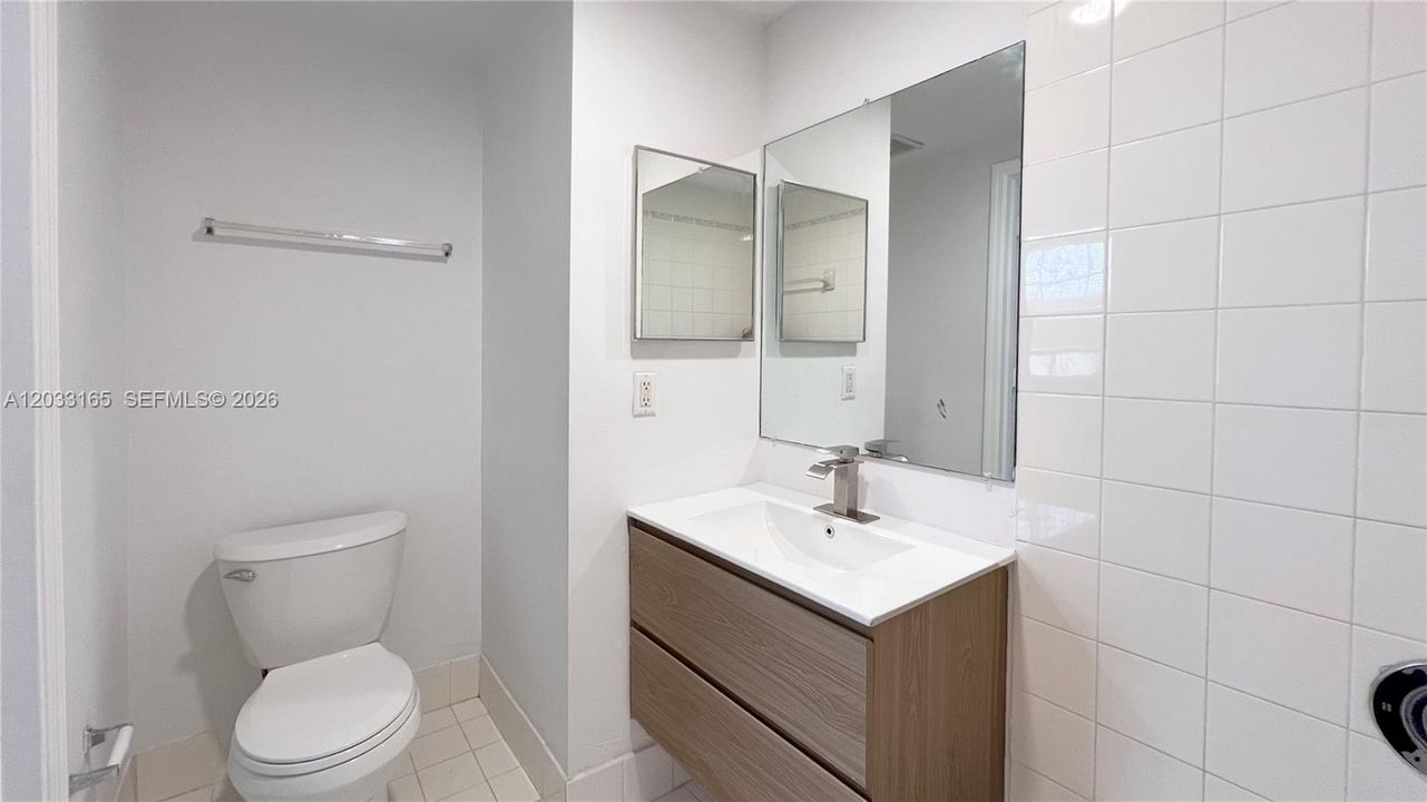 For Sale: $325,000 (3 beds, 3 baths, 1409 Square Feet)