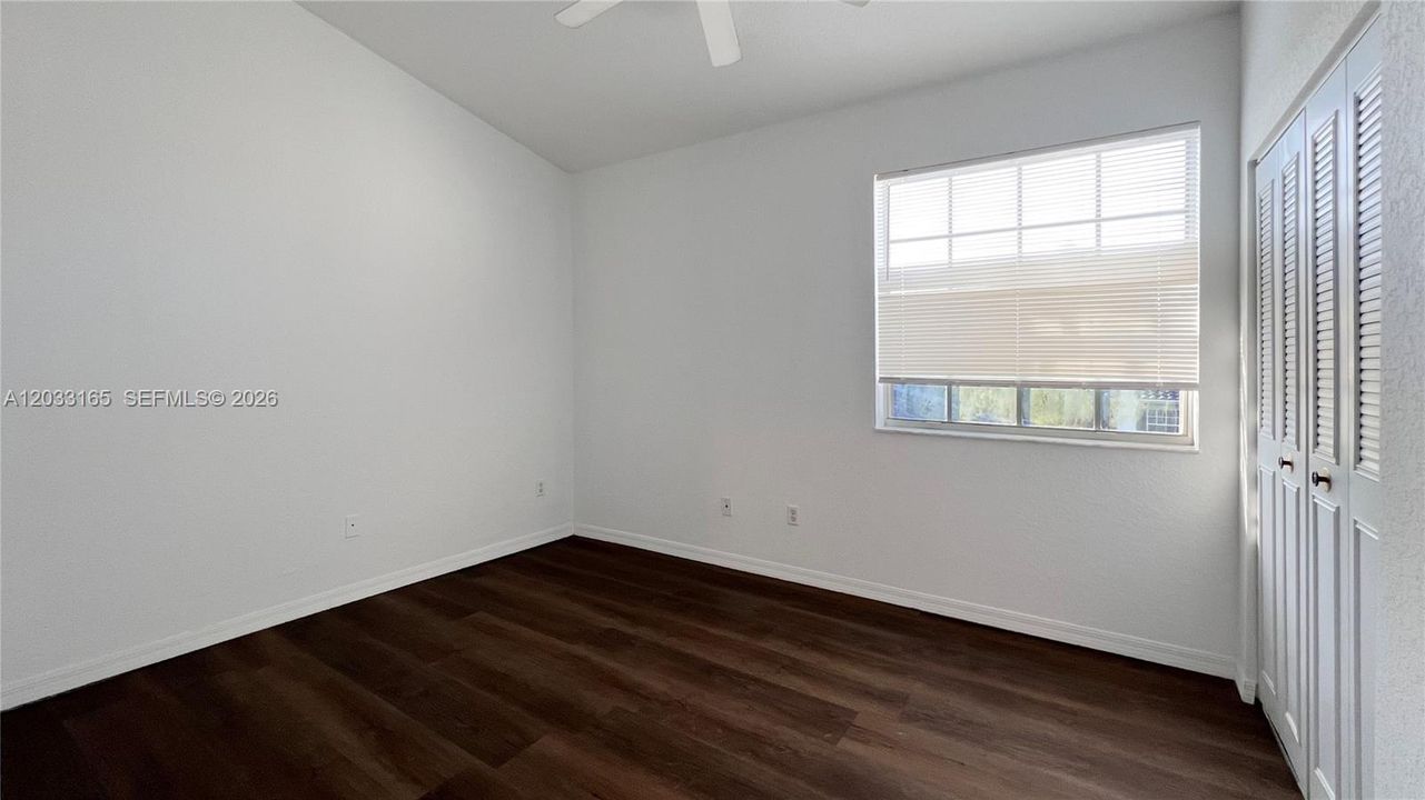 For Sale: $325,000 (3 beds, 3 baths, 1409 Square Feet)