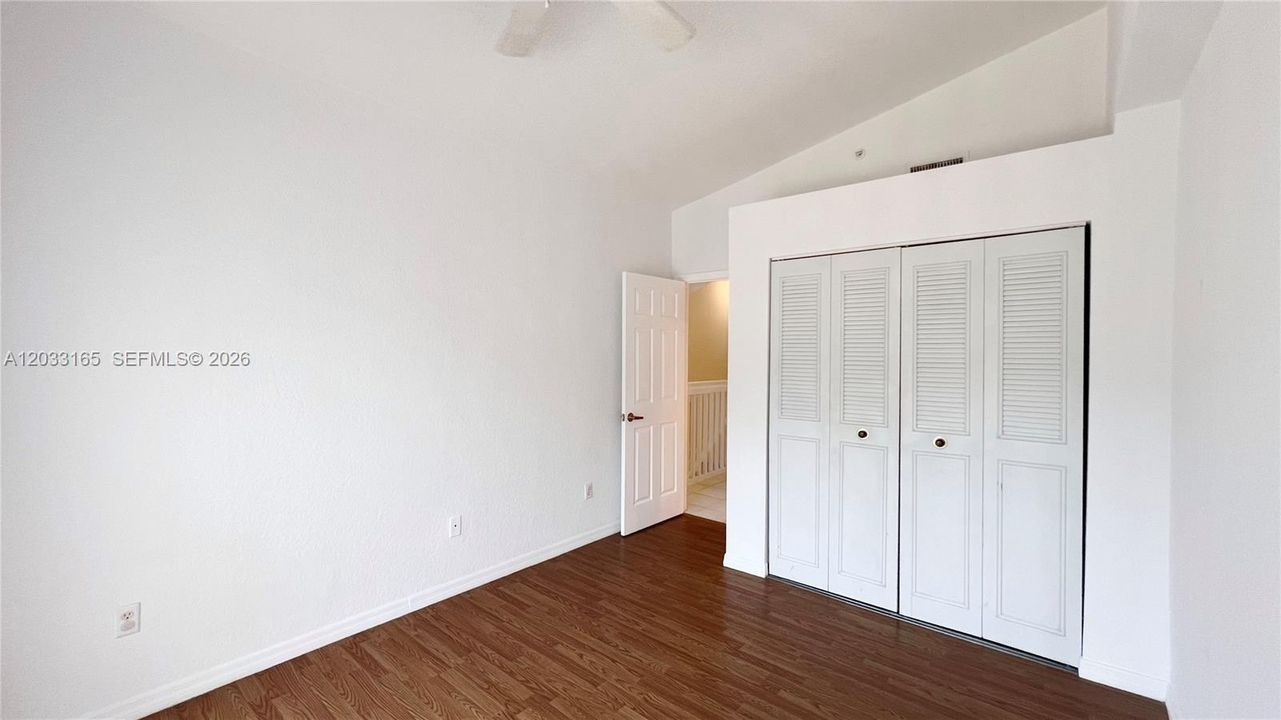 For Sale: $325,000 (3 beds, 3 baths, 1409 Square Feet)