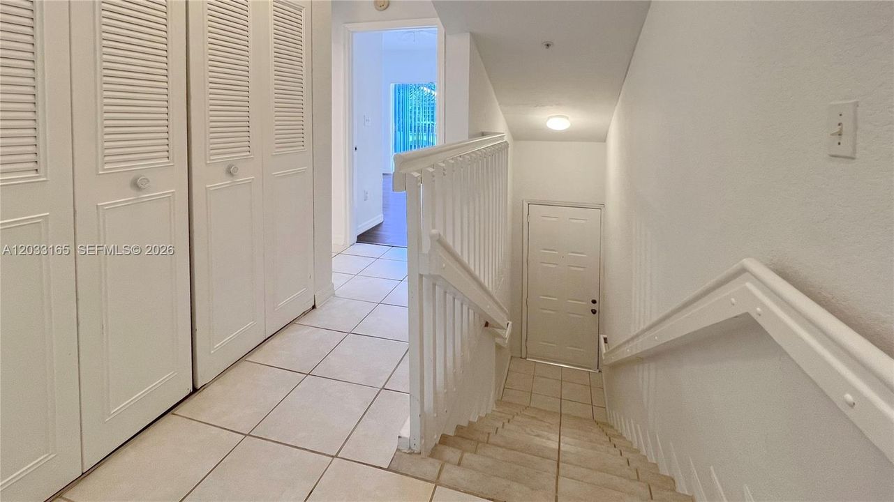 For Sale: $325,000 (3 beds, 3 baths, 1409 Square Feet)