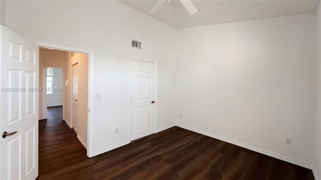 For Sale: $325,000 (3 beds, 3 baths, 1409 Square Feet)