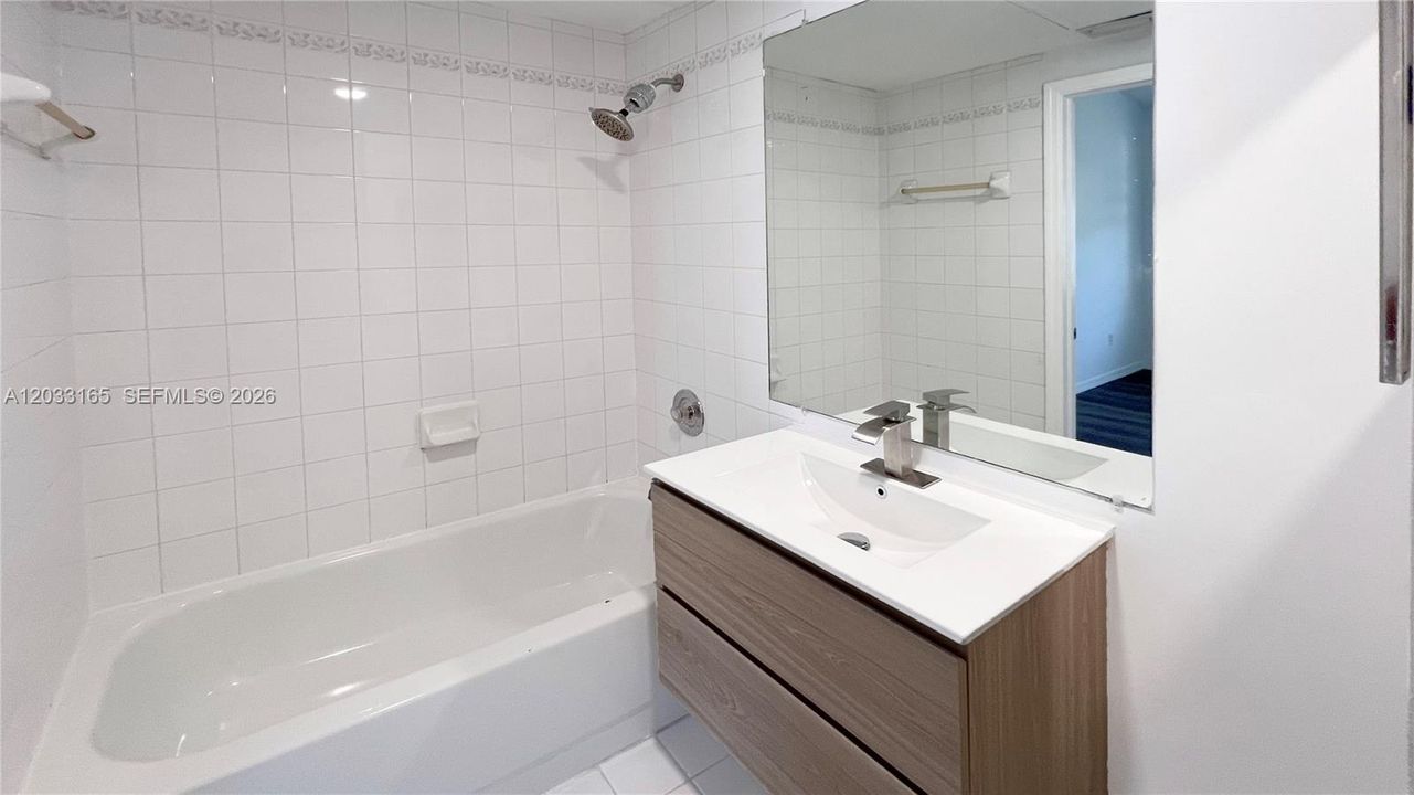 For Sale: $325,000 (3 beds, 3 baths, 1409 Square Feet)