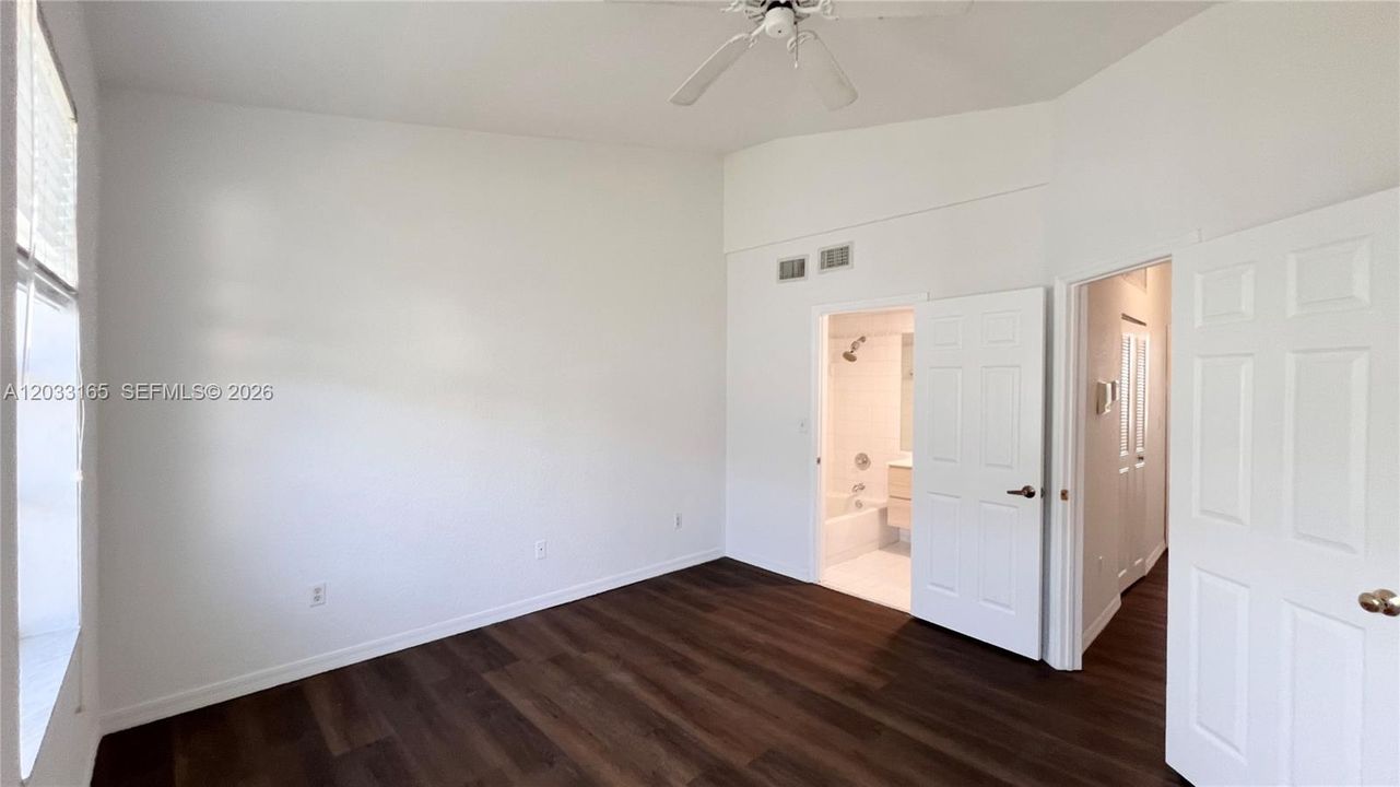 For Sale: $325,000 (3 beds, 3 baths, 1409 Square Feet)