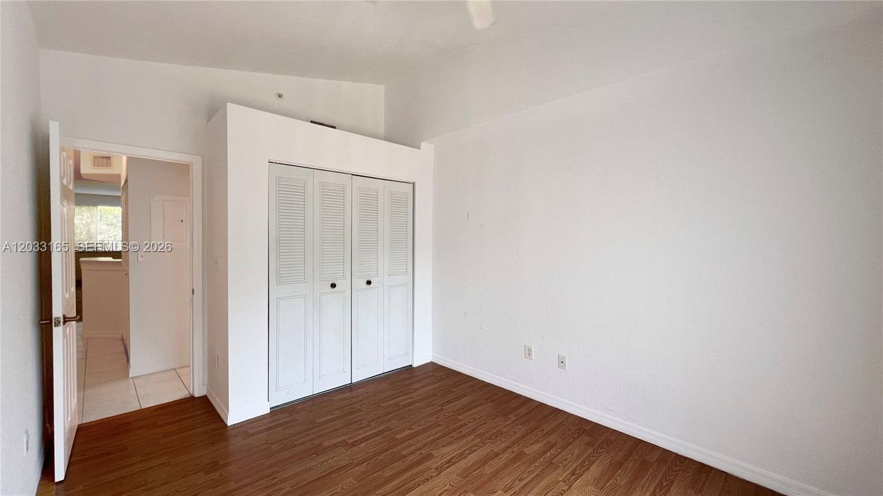 For Sale: $325,000 (3 beds, 3 baths, 1409 Square Feet)