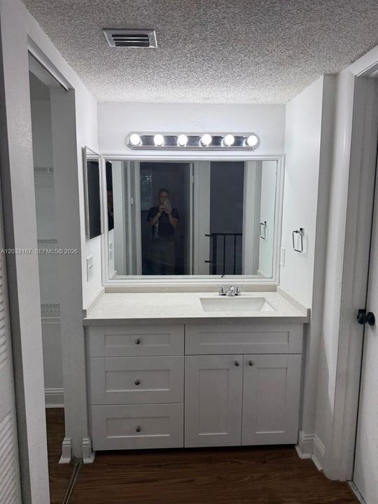 В аренду: $2,300 (2 спален, 2 ванн, 1132 Квадратных фут)