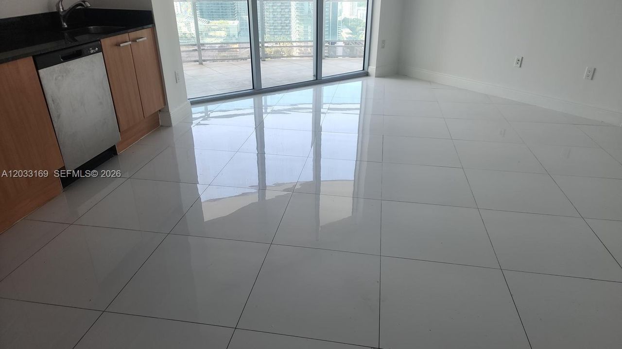 For Rent: $2,175 (2 beds, 2 baths, 910 Square Feet)