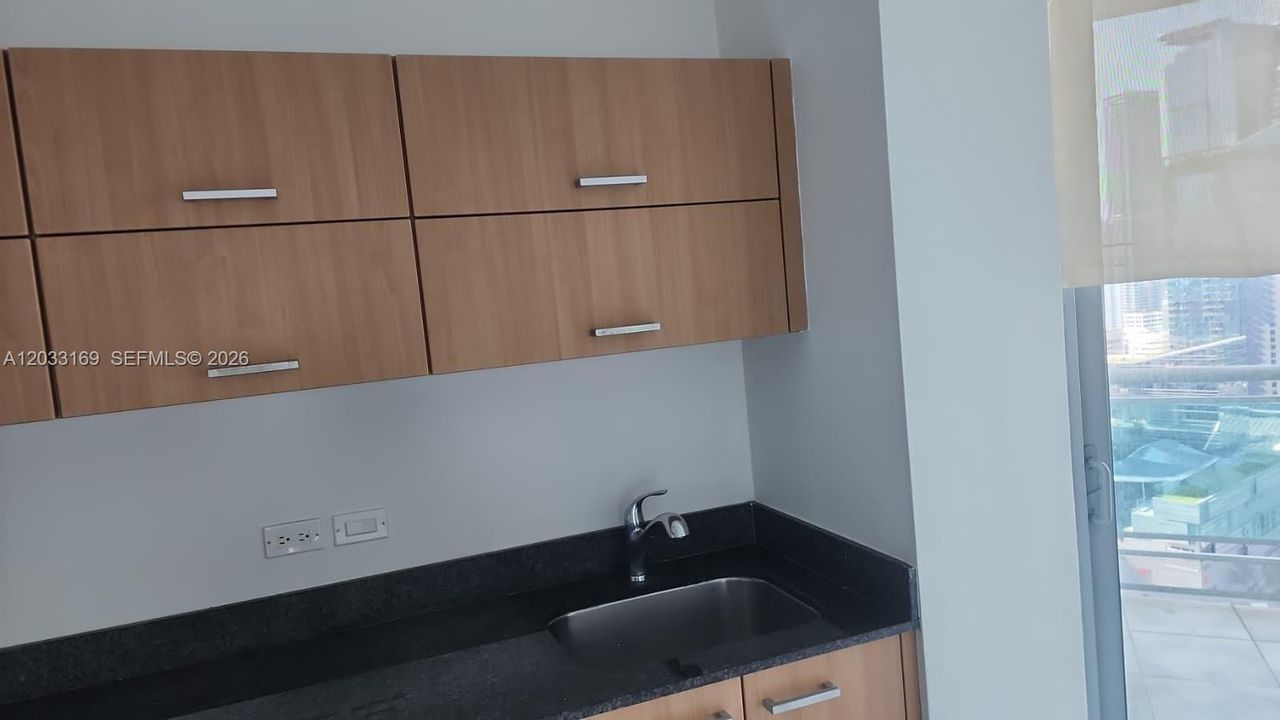 For Rent: $2,175 (2 beds, 2 baths, 910 Square Feet)