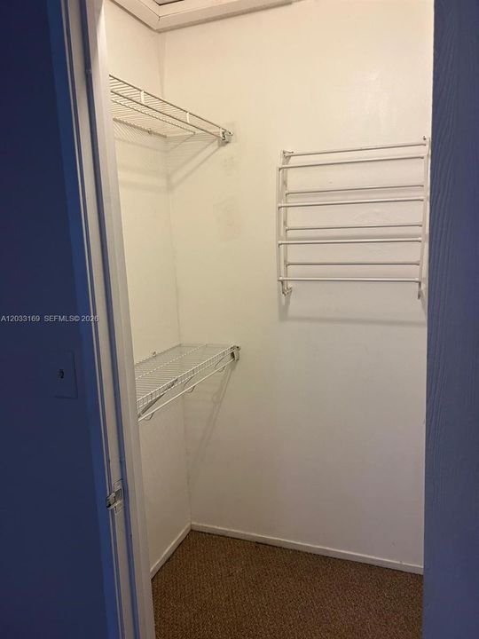 For Rent: $2,175 (2 beds, 2 baths, 910 Square Feet)