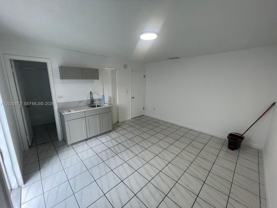 For Rent: $1,300 (1 beds, 1 baths, 0 Square Feet)