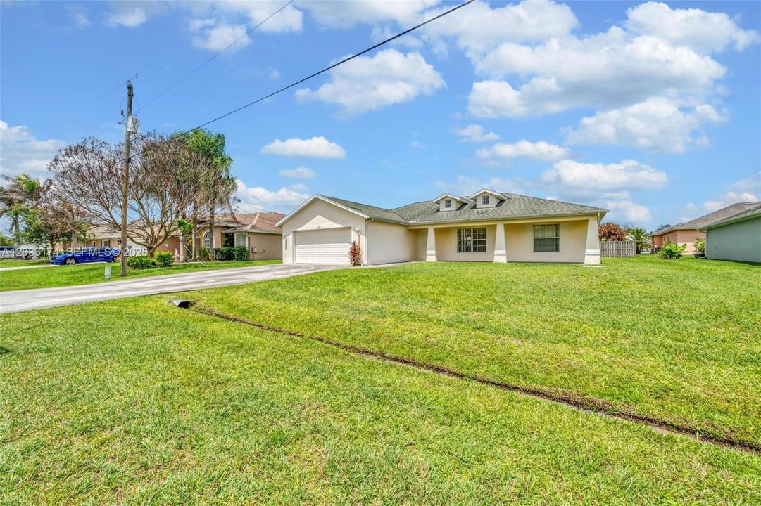 En Venta: $425,000 (3 camas, 2 baños, 1560 Pies cuadrados)