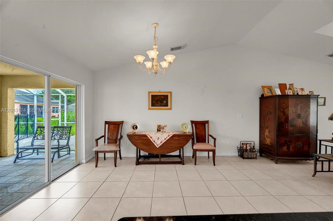 En Venta: $425,000 (3 camas, 2 baños, 1560 Pies cuadrados)
