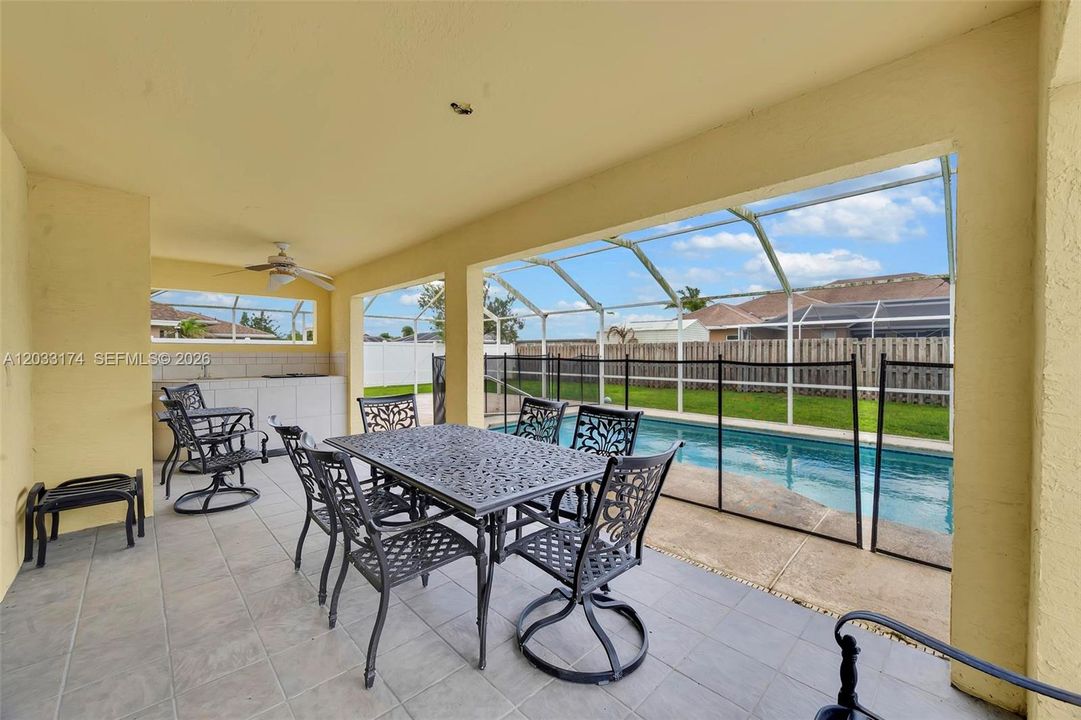 En Venta: $425,000 (3 camas, 2 baños, 1560 Pies cuadrados)