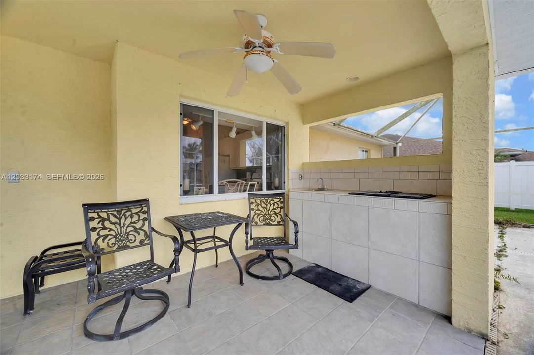 En Venta: $425,000 (3 camas, 2 baños, 1560 Pies cuadrados)