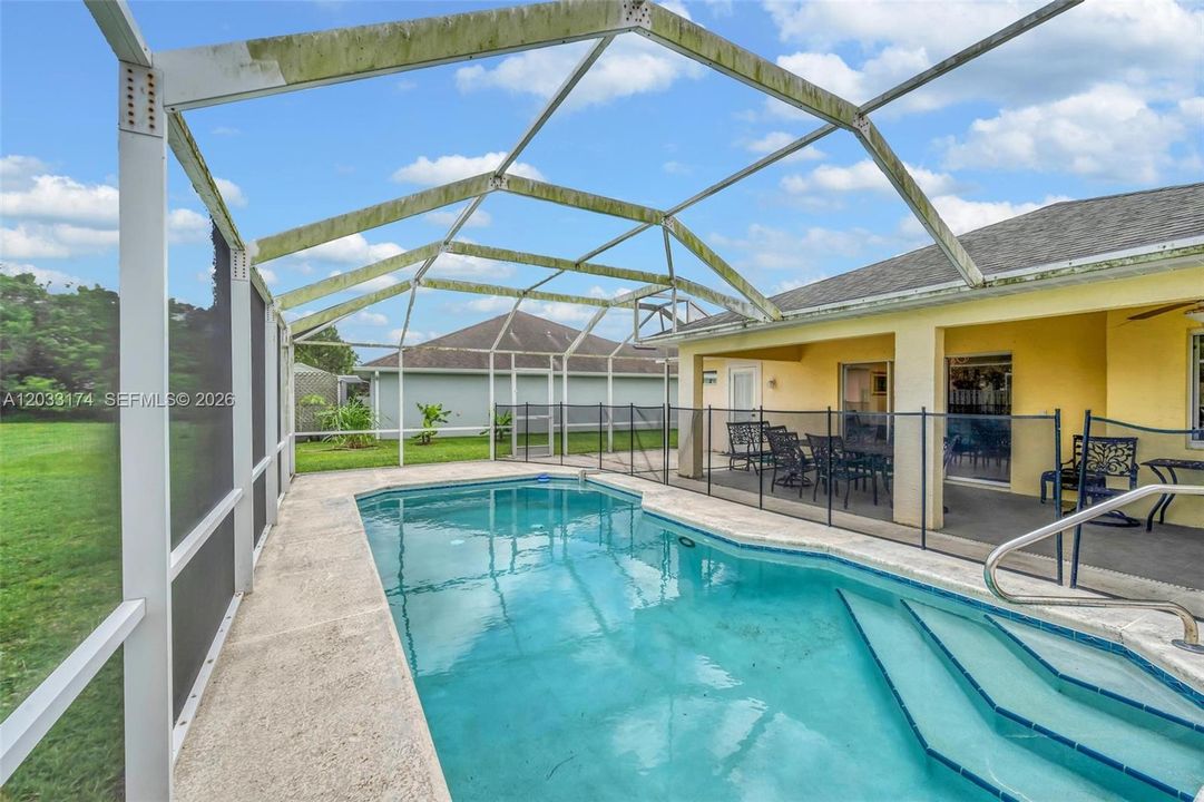 En Venta: $425,000 (3 camas, 2 baños, 1560 Pies cuadrados)