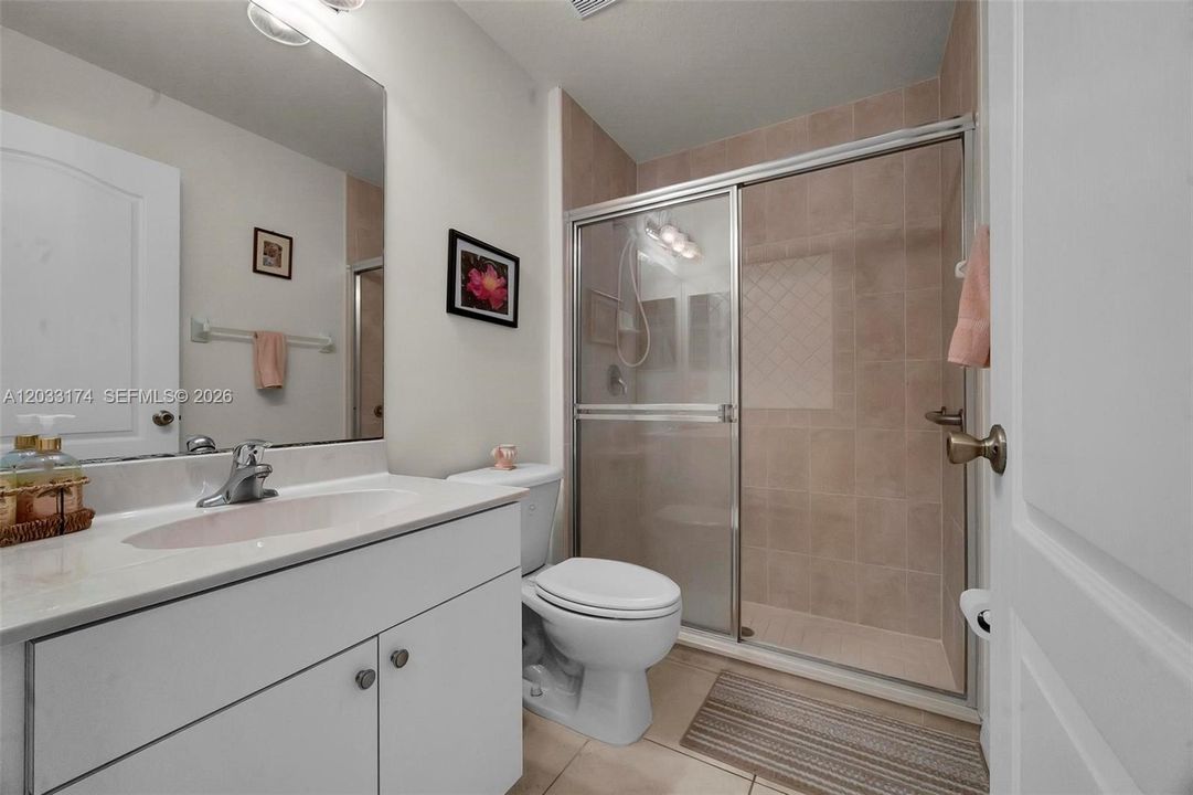 En Venta: $425,000 (3 camas, 2 baños, 1560 Pies cuadrados)